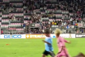 防守时尤为 防守时尤为