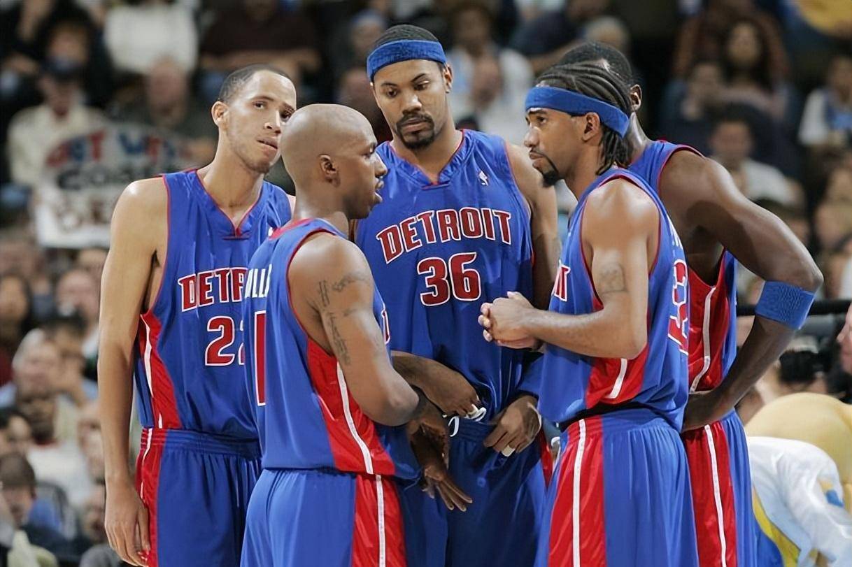 四名替补在 四名替补在